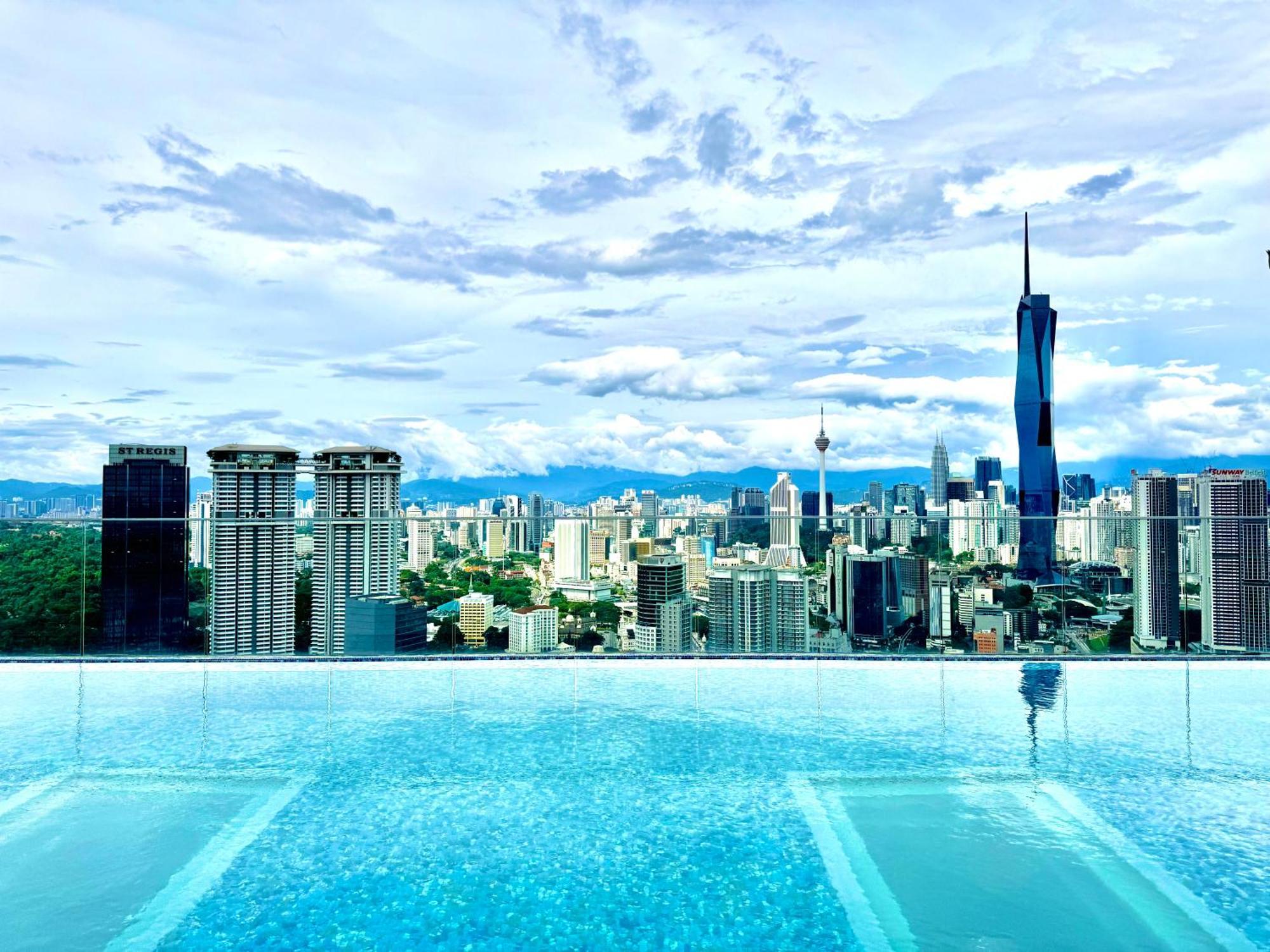 Riveria Near Kl Sentral With 118 View Sky Infinity Pool By Cobnb Apartment